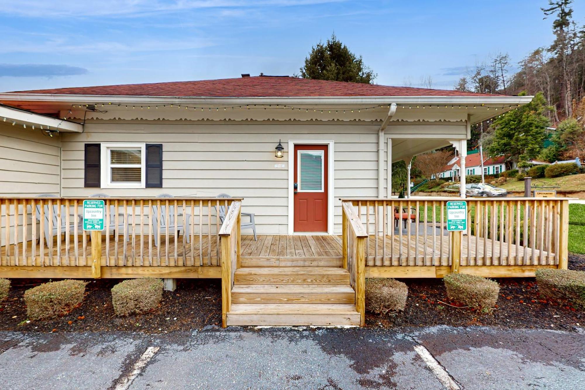 Upcountry Inn Helen Room photo
